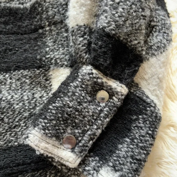 H&M Plaid Black and White Jacket - Picture 5 of 15